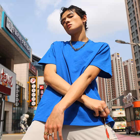 Camiseta de algodón para hombre en blanco personalizada con llano negro de serigrafía